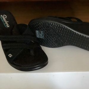 COMFY SKECHERS SANDALS